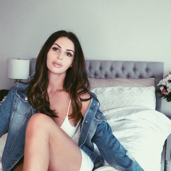 Meet your Posher, Adrienne - Picture 1 of 1